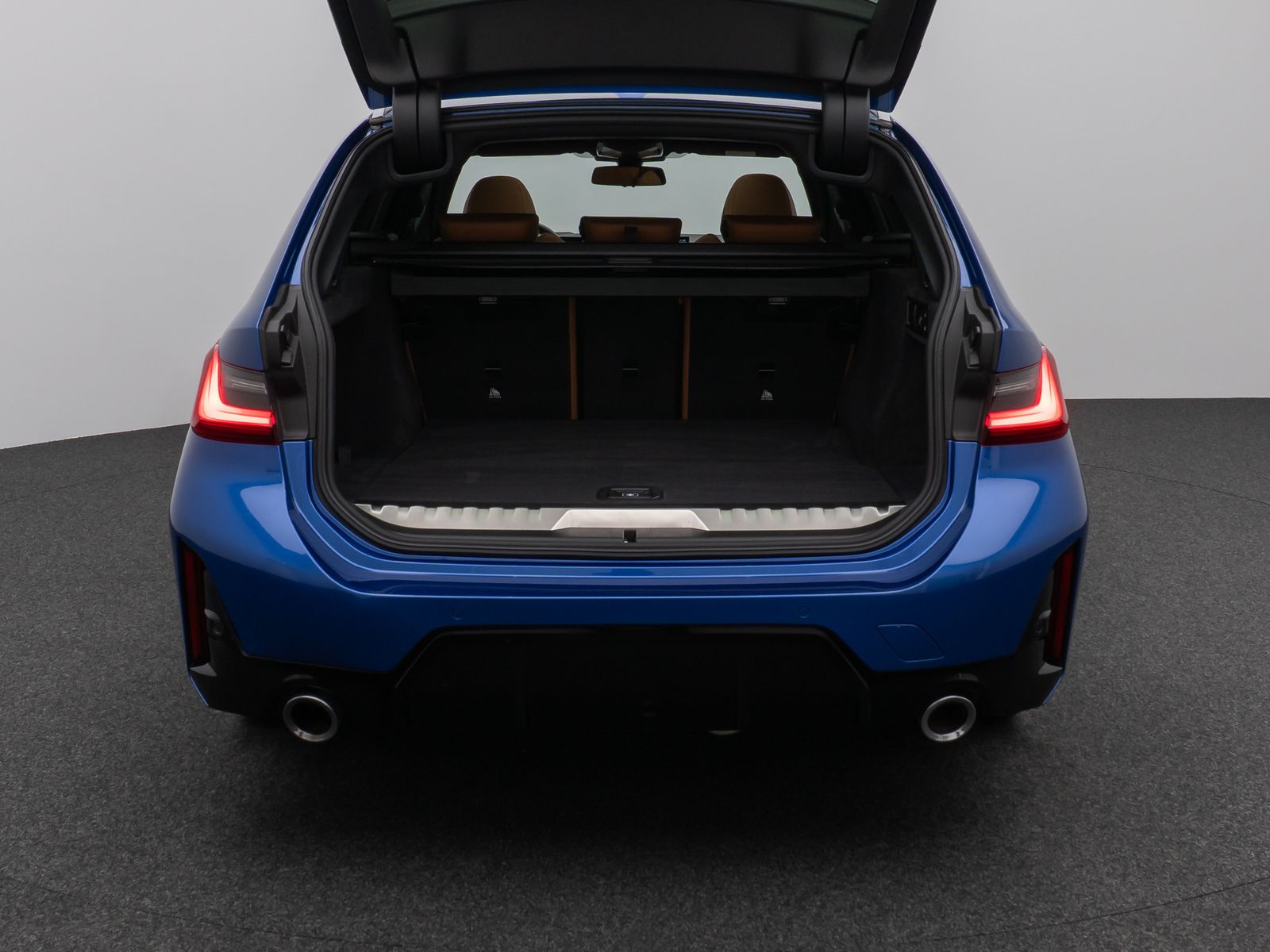 Fahrzeugabbildung BMW 330e M Sport Panorama 360°HUD HiFi AHK Komfort