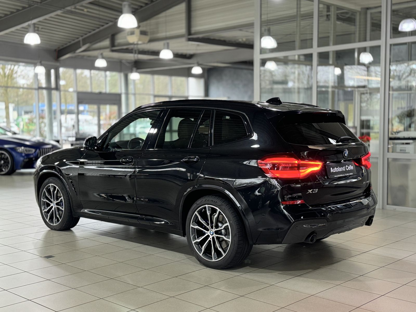 Fahrzeugabbildung BMW X3 xD30d M Sport Panorama Kamera HUD HiFi DisplK