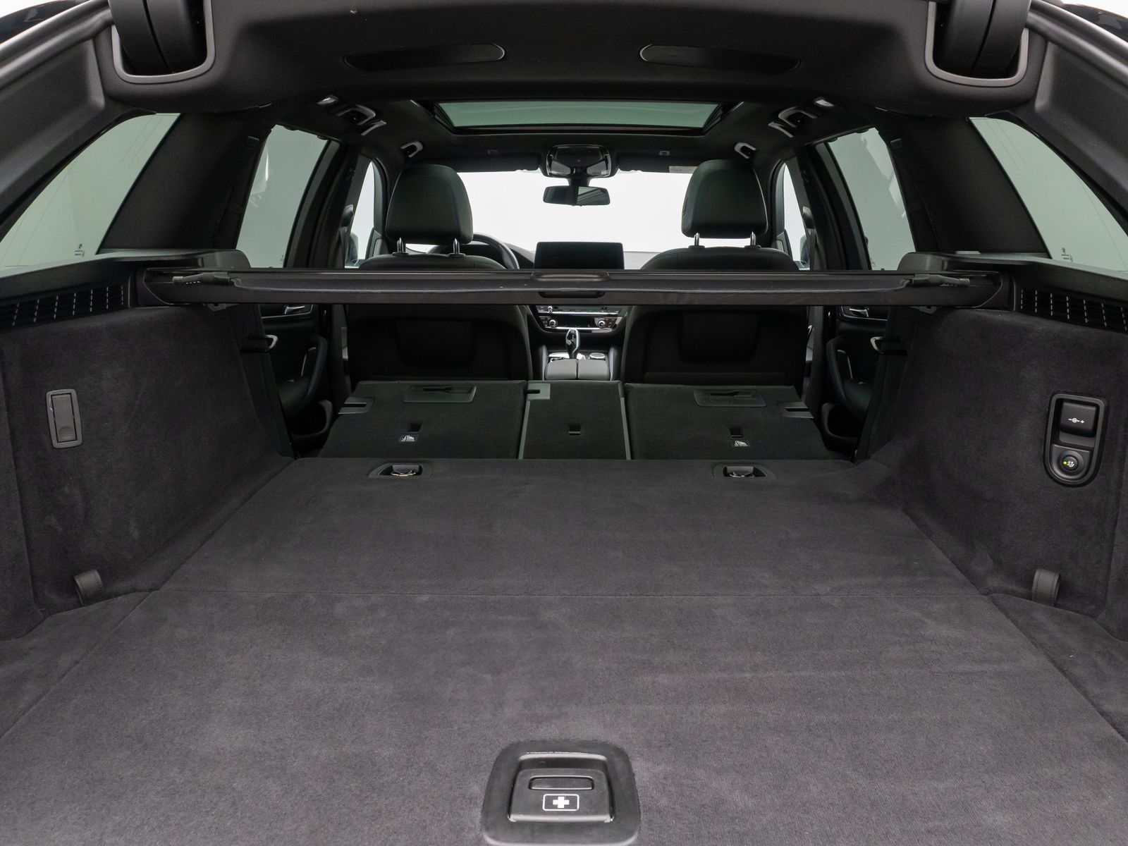 Fahrzeugabbildung BMW 530e xD M Sport DAB H/K HUD Panorama Laser AHK