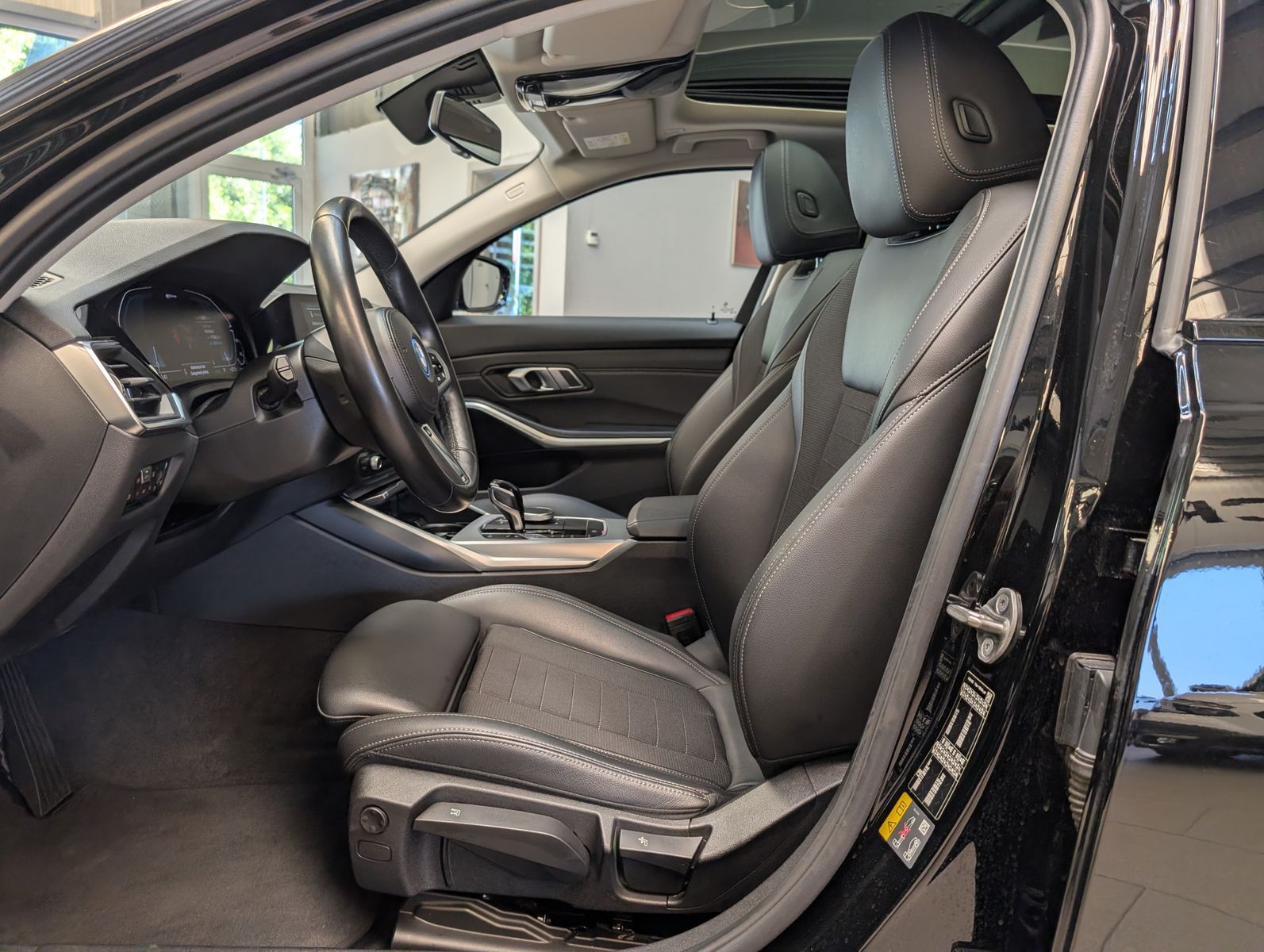 Fahrzeugabbildung BMW 320 e xDrive Sport Line Schadow Pano Laser Navi