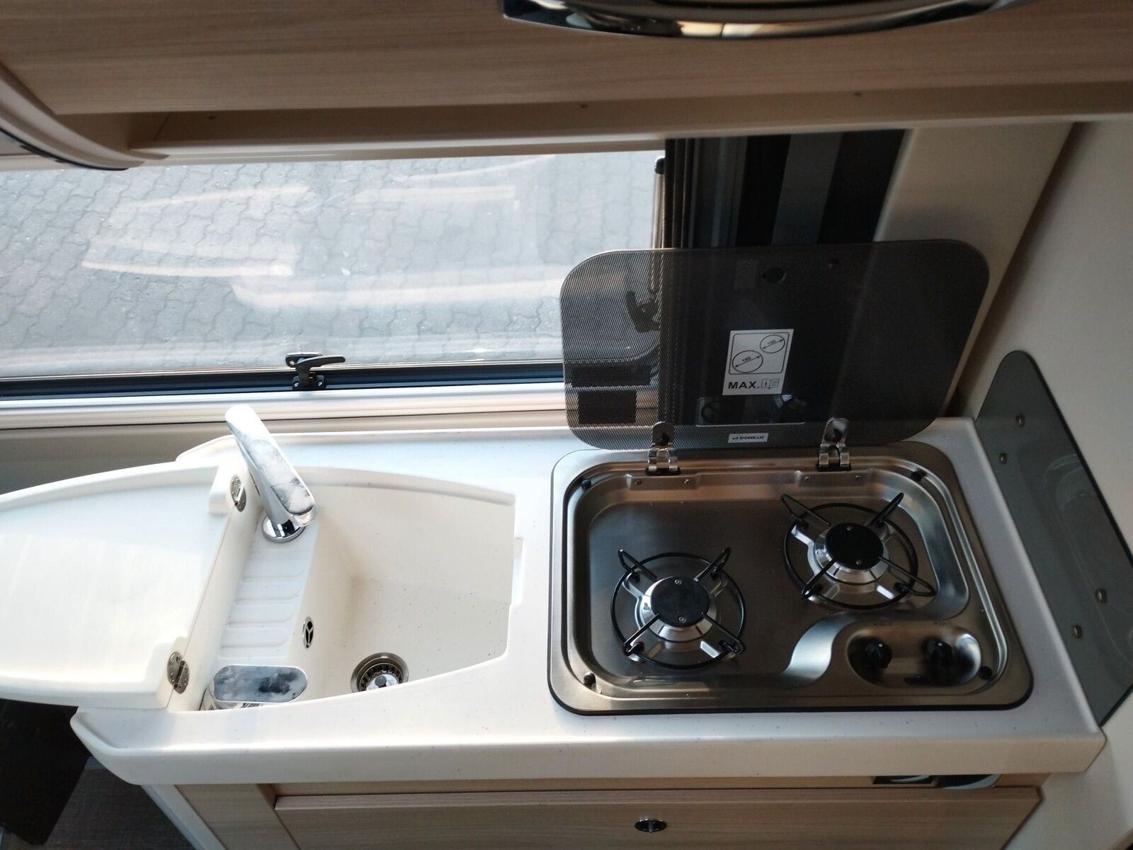 Fahrzeugabbildung Eura Mobil Van V 635 EB Automatik, 180 PS, Fahrassistenz