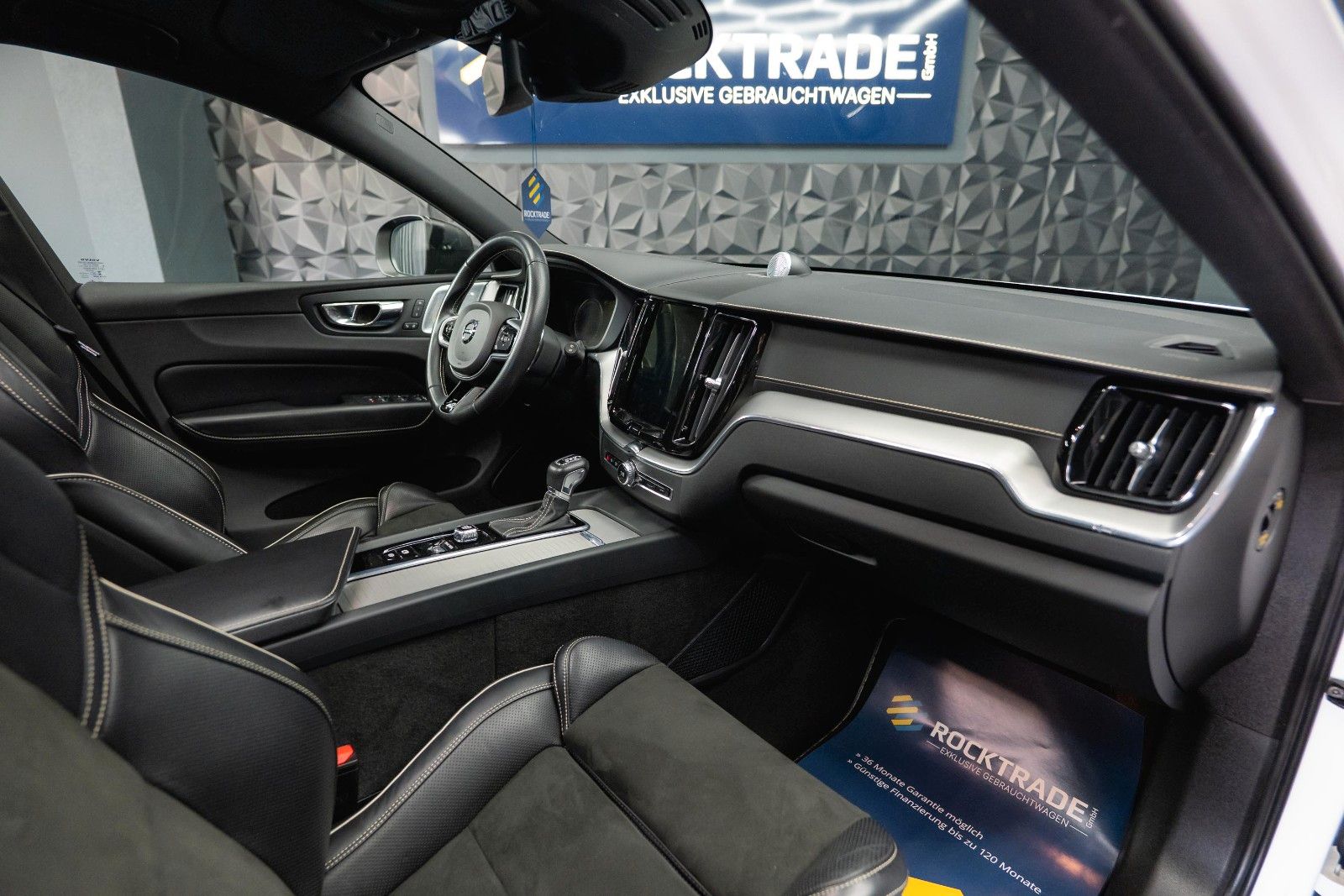 Fahrzeugabbildung Volvo XC60 R Design AWD | ACC | Pano | B&W | LED | 21`