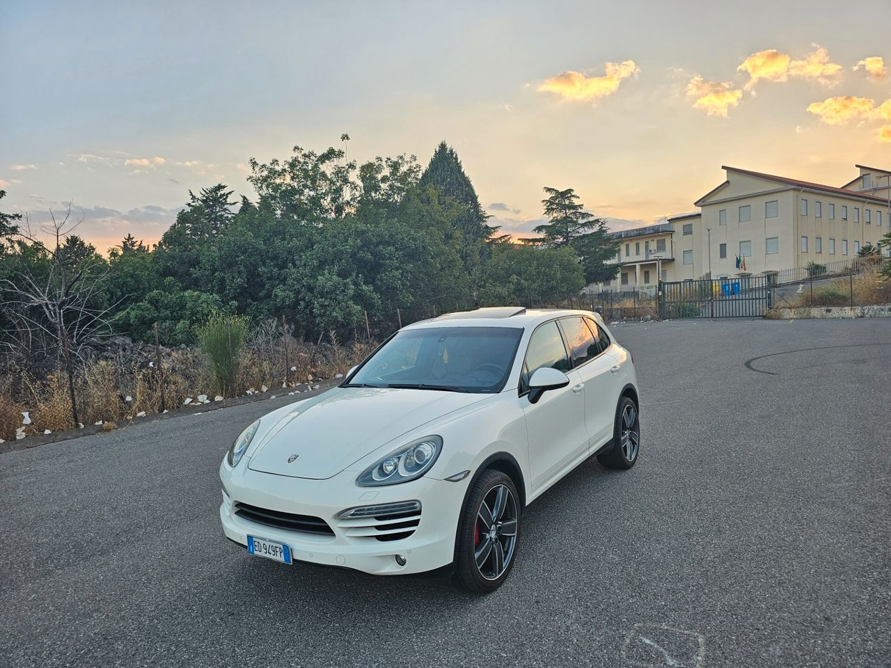 Porsche Cayenne - 1