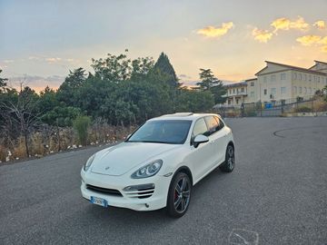 Porsche Cayenne - 1
