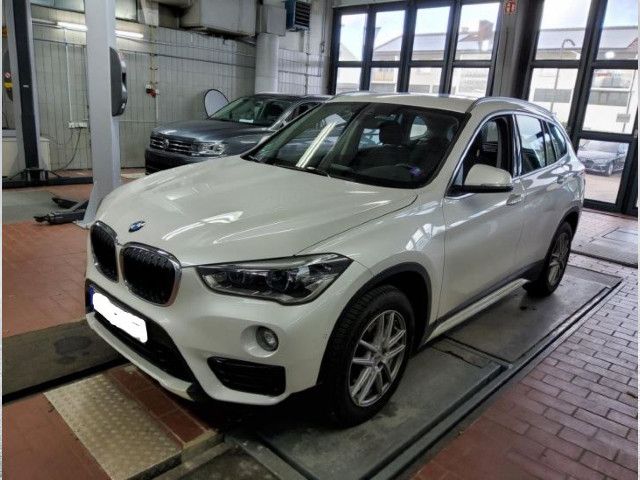 BMW X1 sDrive 18 i Sport Line PANO NAV KAM