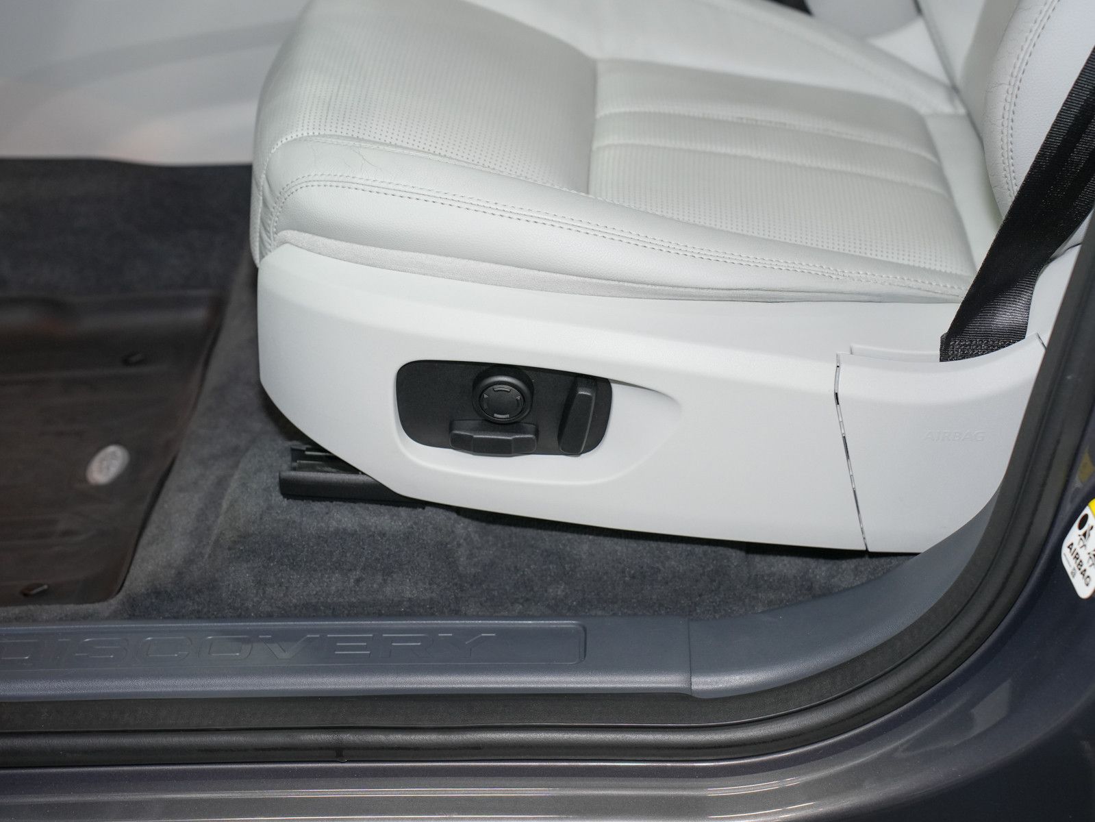 Fahrzeugabbildung Land Rover Discovery Sport HSE AWD - 1.Hand|Mwst.|39 tkm!