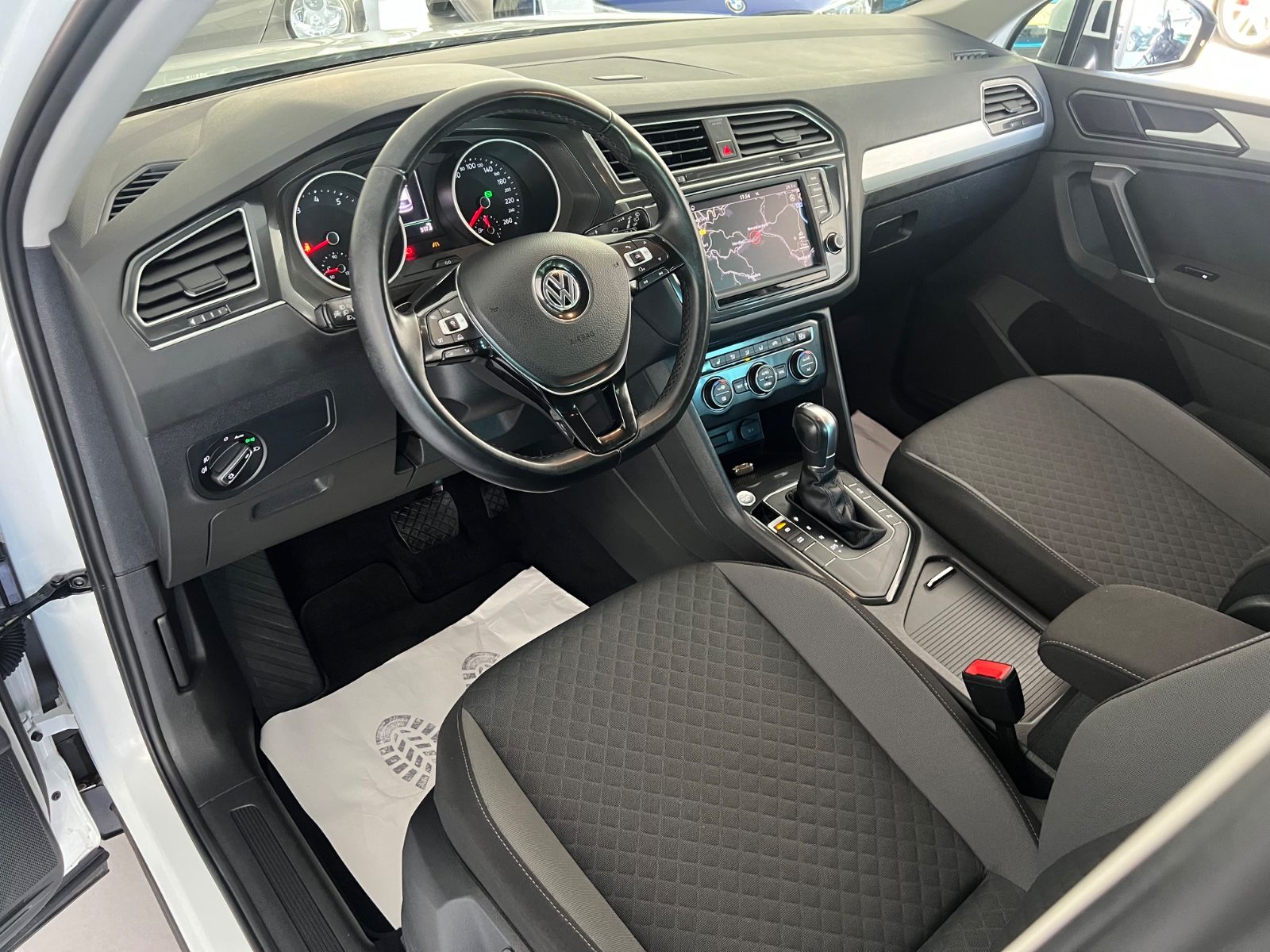 Fahrzeugabbildung Volkswagen Tiguan 1.4TSI DSG Comfortline *LED*NAVI* 1.HAND*