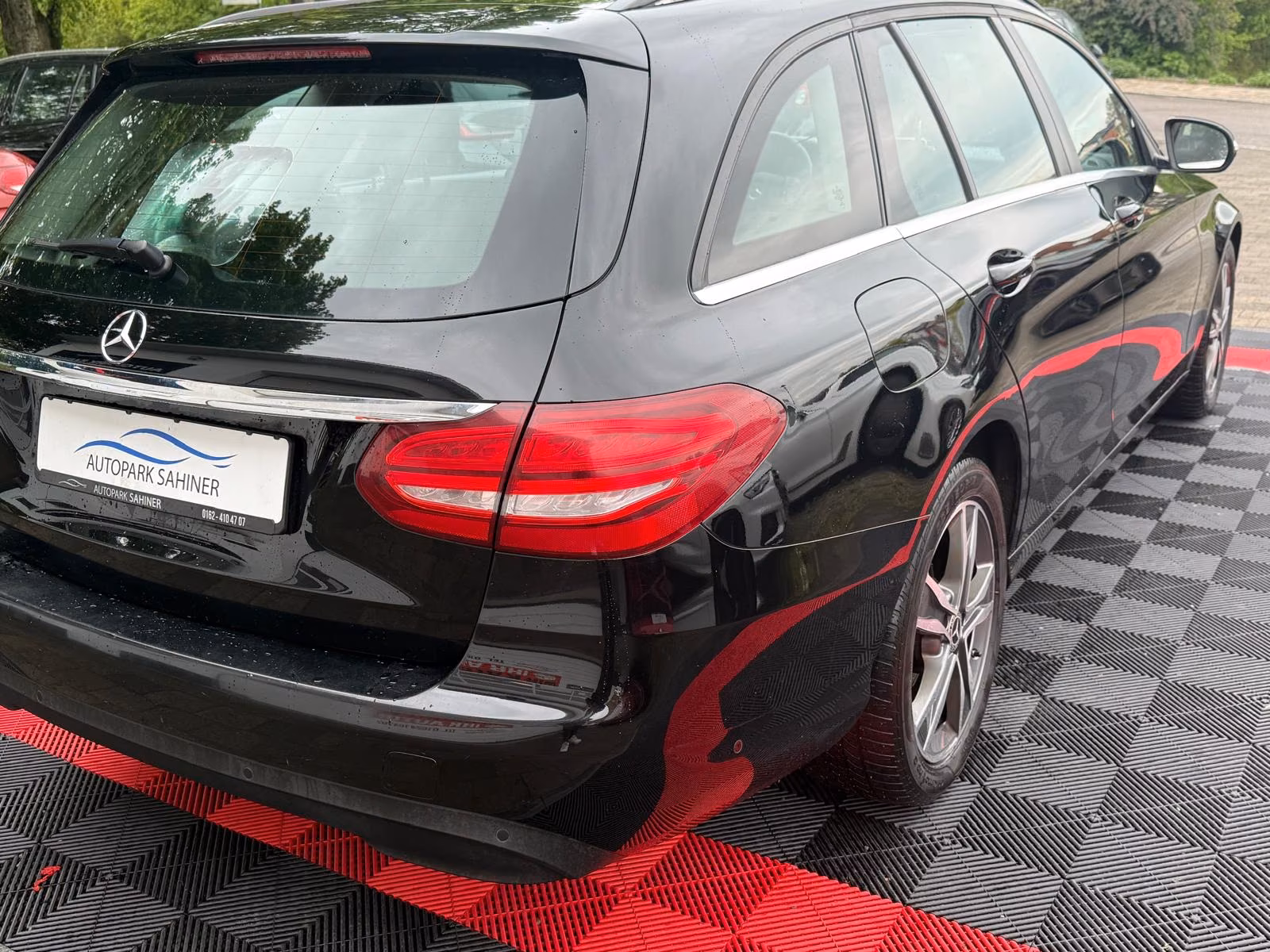 Mercedes-Benz C200 2015 — photo 17