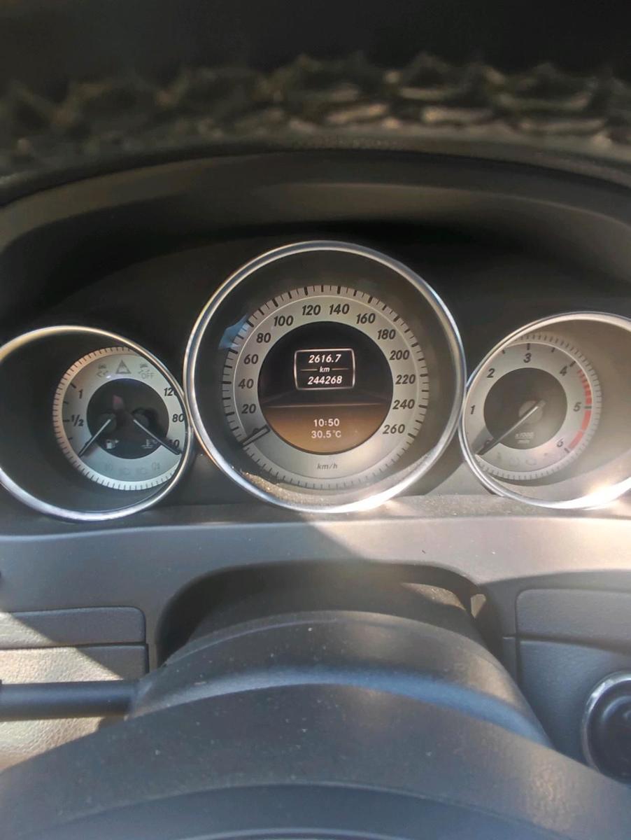 Mercedes-Benz C220 2011 — photo 9