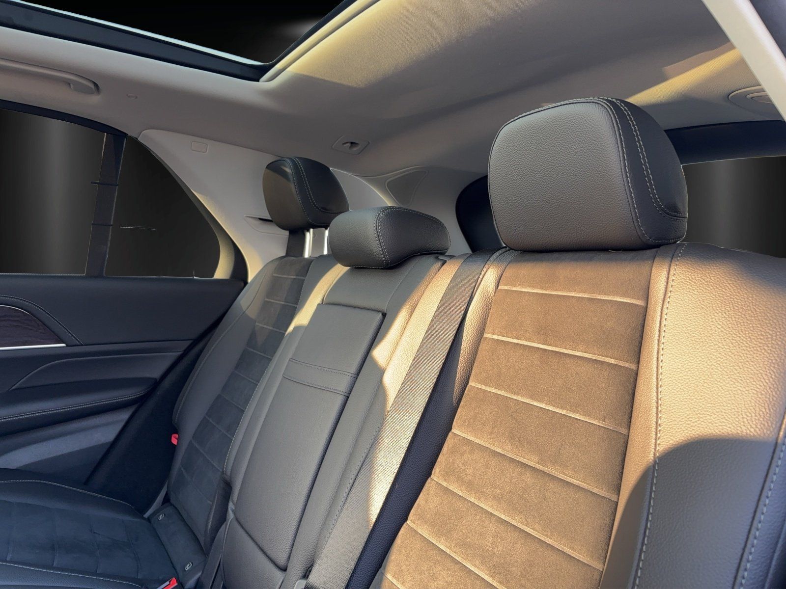 Fahrzeugabbildung Mercedes-Benz GLE350de AMG Prem DISTR Pano AIRMATIC 4xel.Sitze