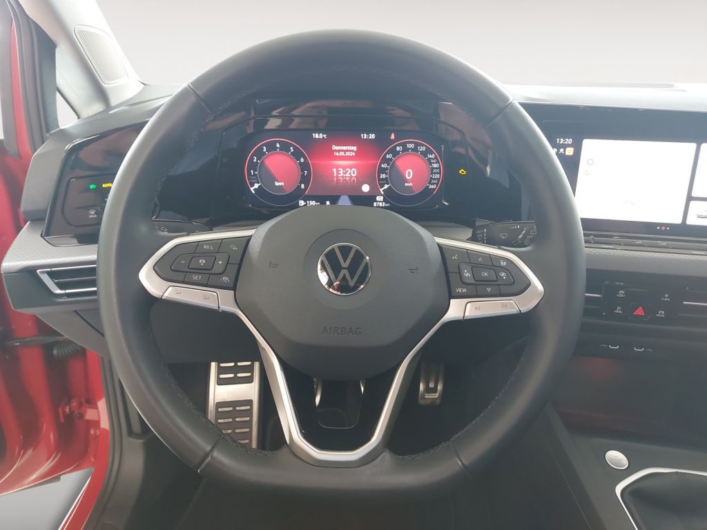 Fahrzeugabbildung Volkswagen Golf 1.5 TSI Activ Standheizung 5 Jahre Garantie