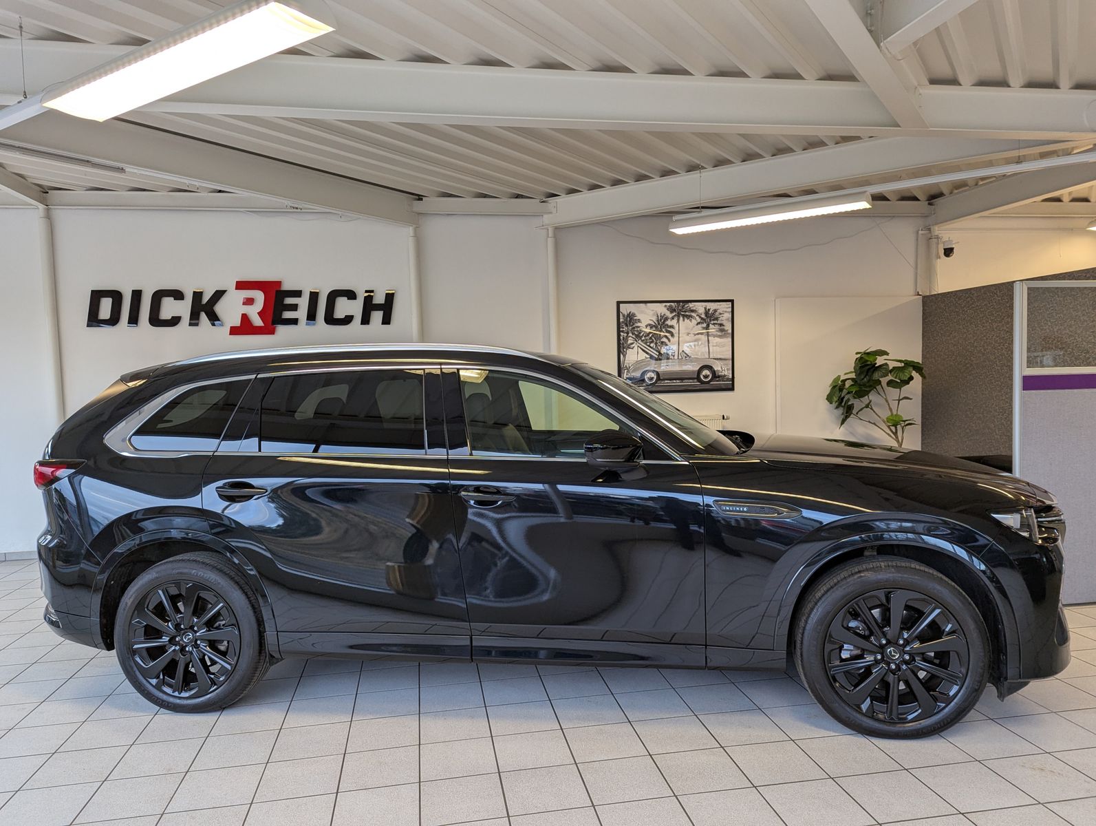 Fahrzeugabbildung Mazda CX-80 3.3L E-SKYACTIV D 254 HOMURA+ 7-Sitze Pano