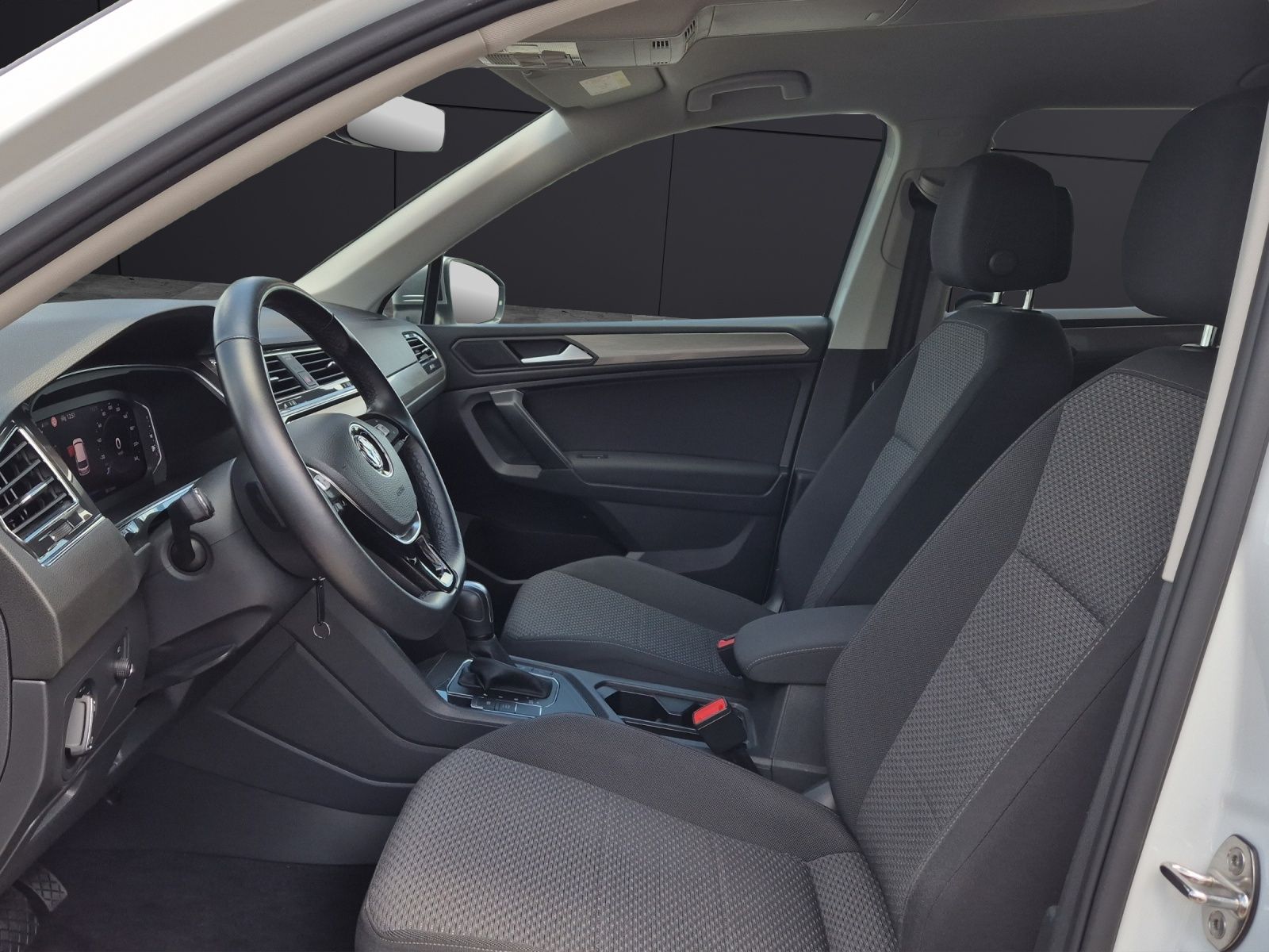 Fahrzeugabbildung Volkswagen Tiguan Allspace TSI Comfortline DSG LED Navi AID