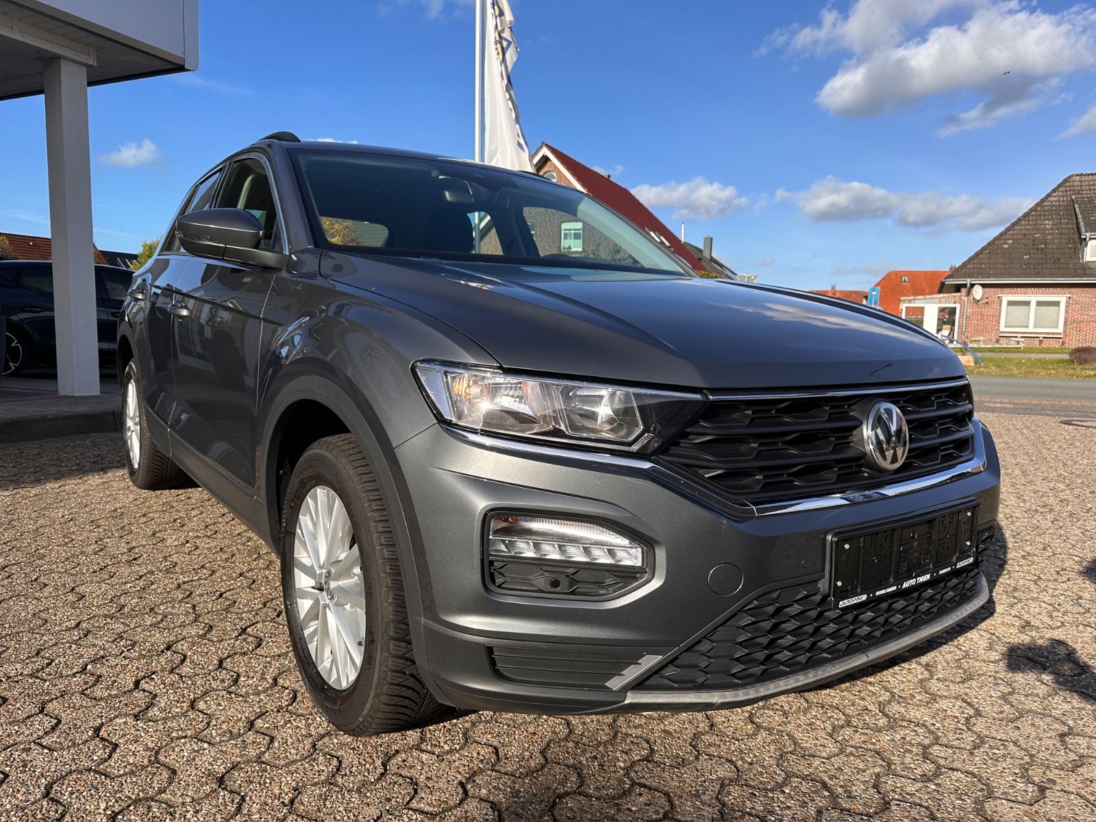 Fahrzeugabbildung Volkswagen T-Roc 1.0 TSI AHK/Navi/APP/PDC/GJR/LM 16"