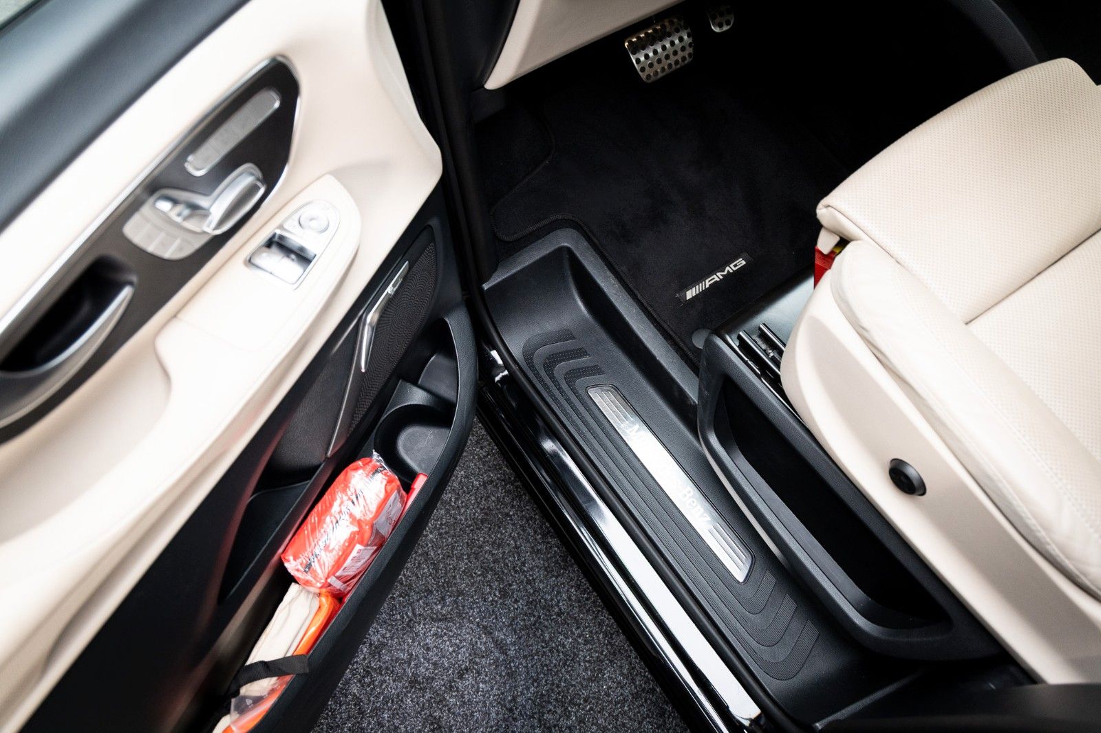Fahrzeugabbildung Mercedes-Benz V 300 d 4MATIC EXCLUSIVE lang + AIRMATIC + Bur