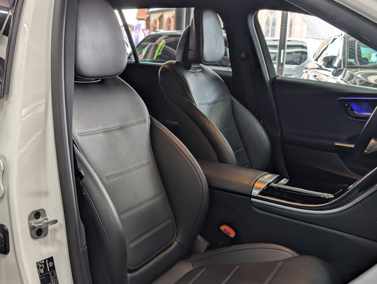 Fahrzeugabbildung Mercedes-Benz C 200 d T Avantgarde AHK PANO MBUX LEDER BURMEST