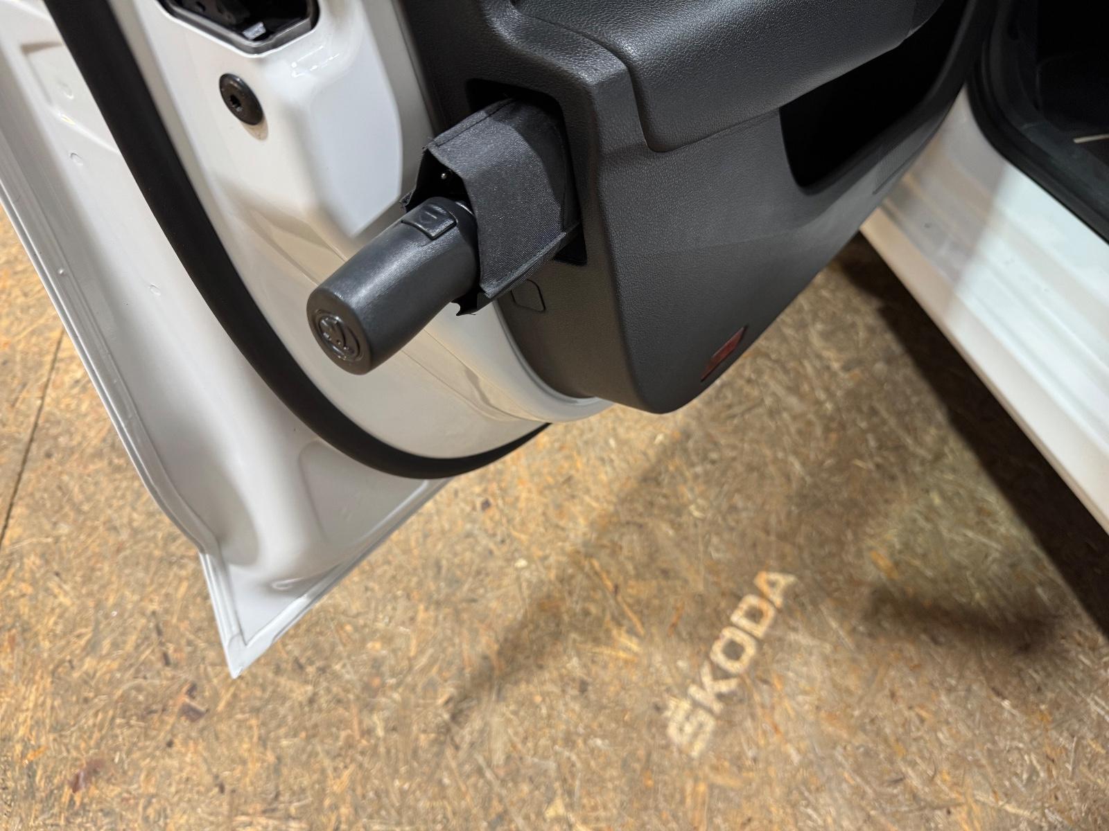 Skoda OctaviaCombiClever 2.0TDI DSG/STHEIZ/AHK/MATRIX