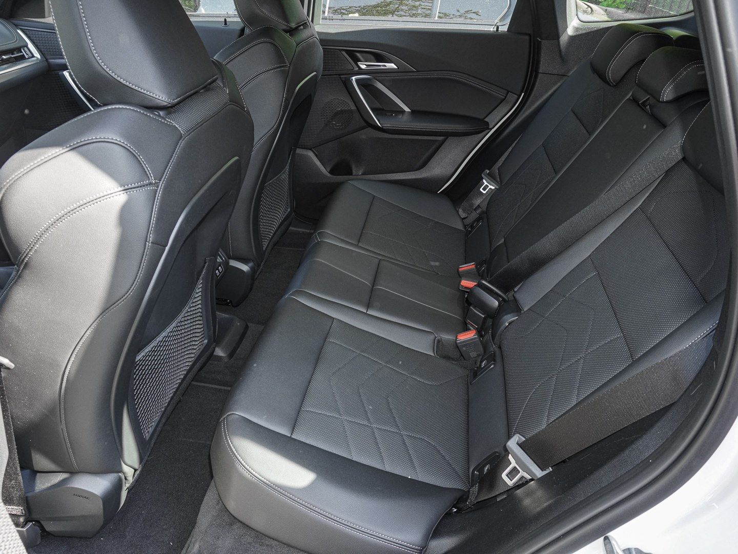 BMW iX1 xDrive30 M Sport RFK NAVI LED Sound Syst. foto 16