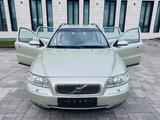 Volvo V70 2.4I 5GANG SPORT VOLLLEDER KLIMA AHK BT TOP! - Volvo V70 B mit Benzin-Antrieb