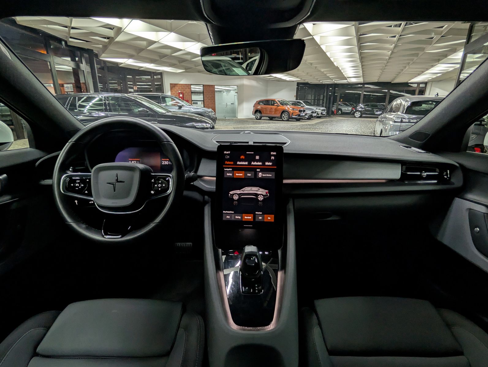 Fahrzeugabbildung Polestar 2 Range SoH 94% PILOT PLUS-PK PANO LED H&K WÄRME