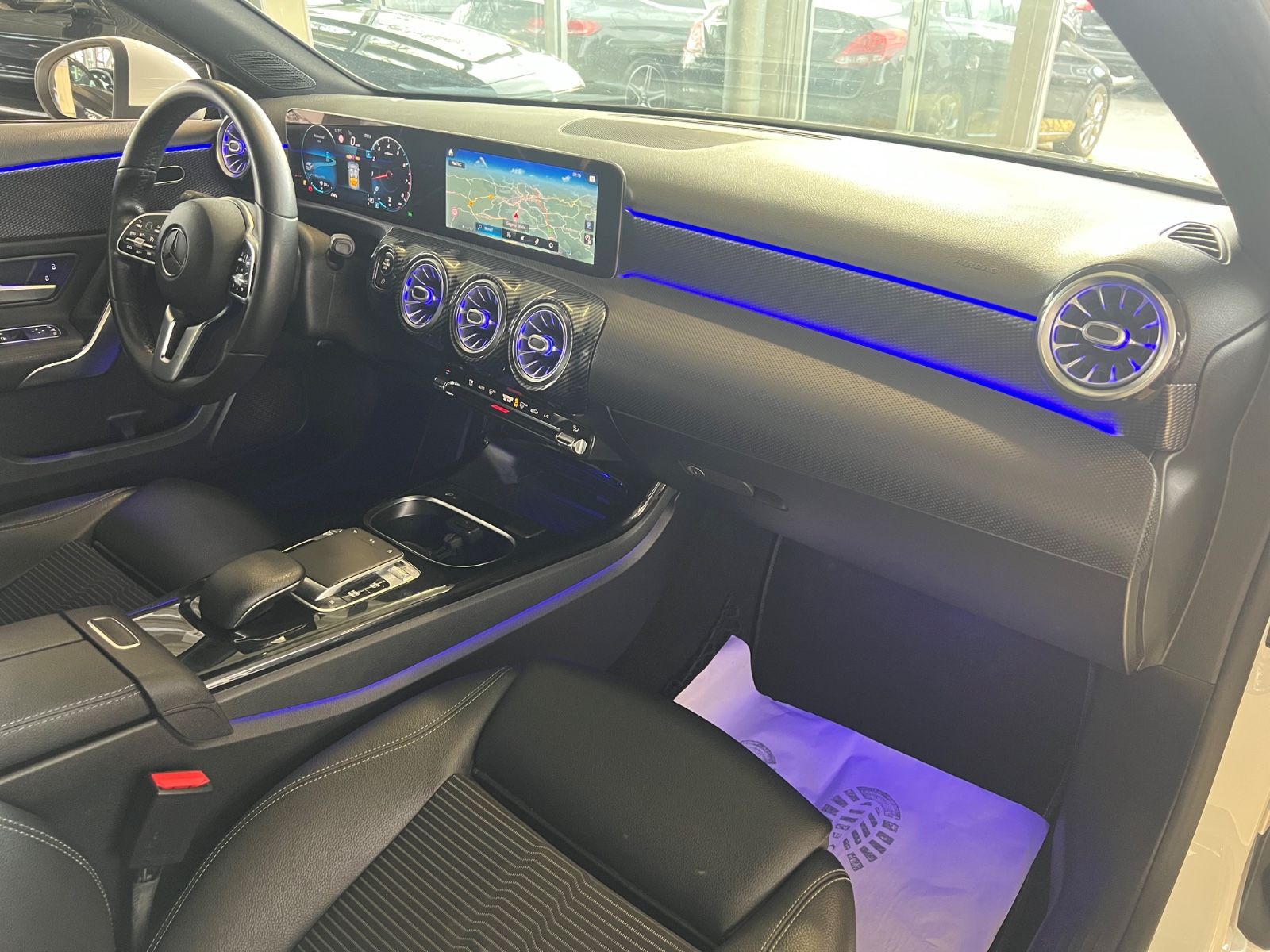 Fahrzeugabbildung Mercedes-Benz A 200 *AMBIENTE*WIDESCREEN*KAMERA*CARBON*LED*