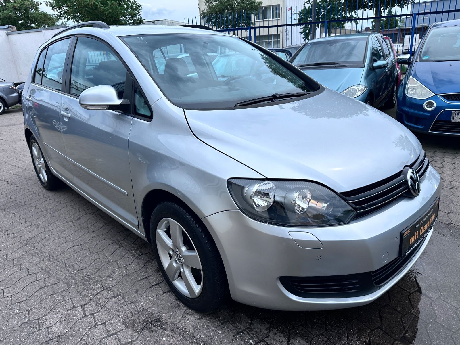 Volkswagen Golf - 1