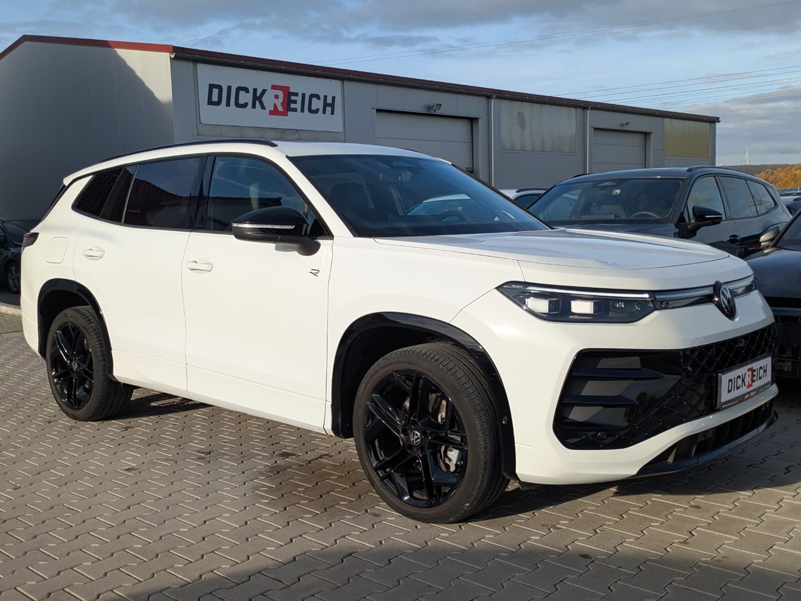 Fahrzeugabbildung Volkswagen Tayron 2.0 TDI 4M R-Line 7S*IQ-L.*LEDER*PANO*HUD