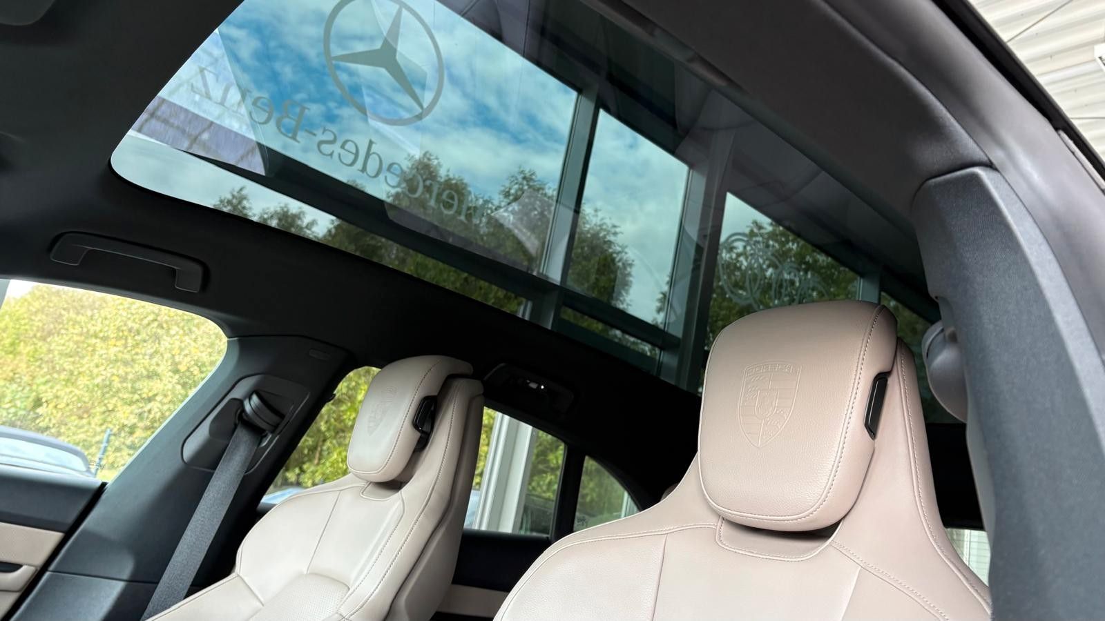 Fahrzeugabbildung Porsche Taycan Sport Turismo/Innodrive/Panodach/20 Zoll