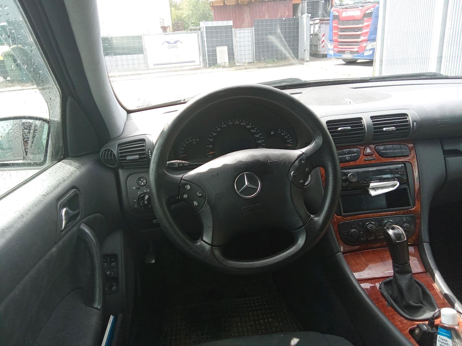 Mercedes-Benz C180 2004 — engine 143 HP (105kW)