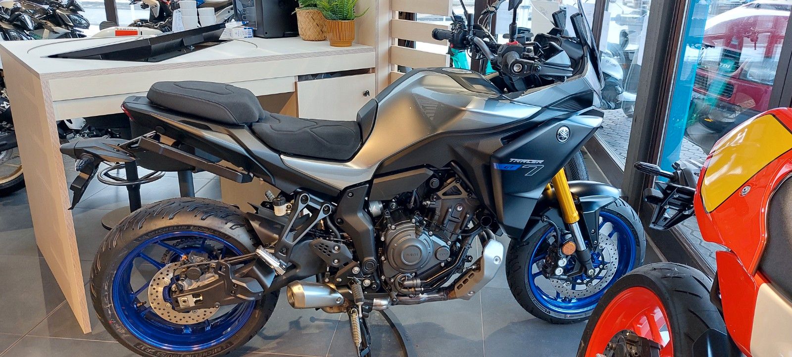 Fahrzeugabbildung Yamaha Tracer 7 GT  2025  Silber + Schwarz sofort
