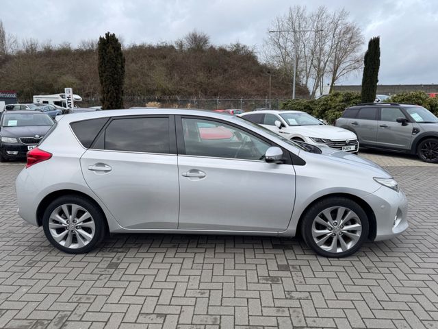 Toyota Auris  Hybrid Life+