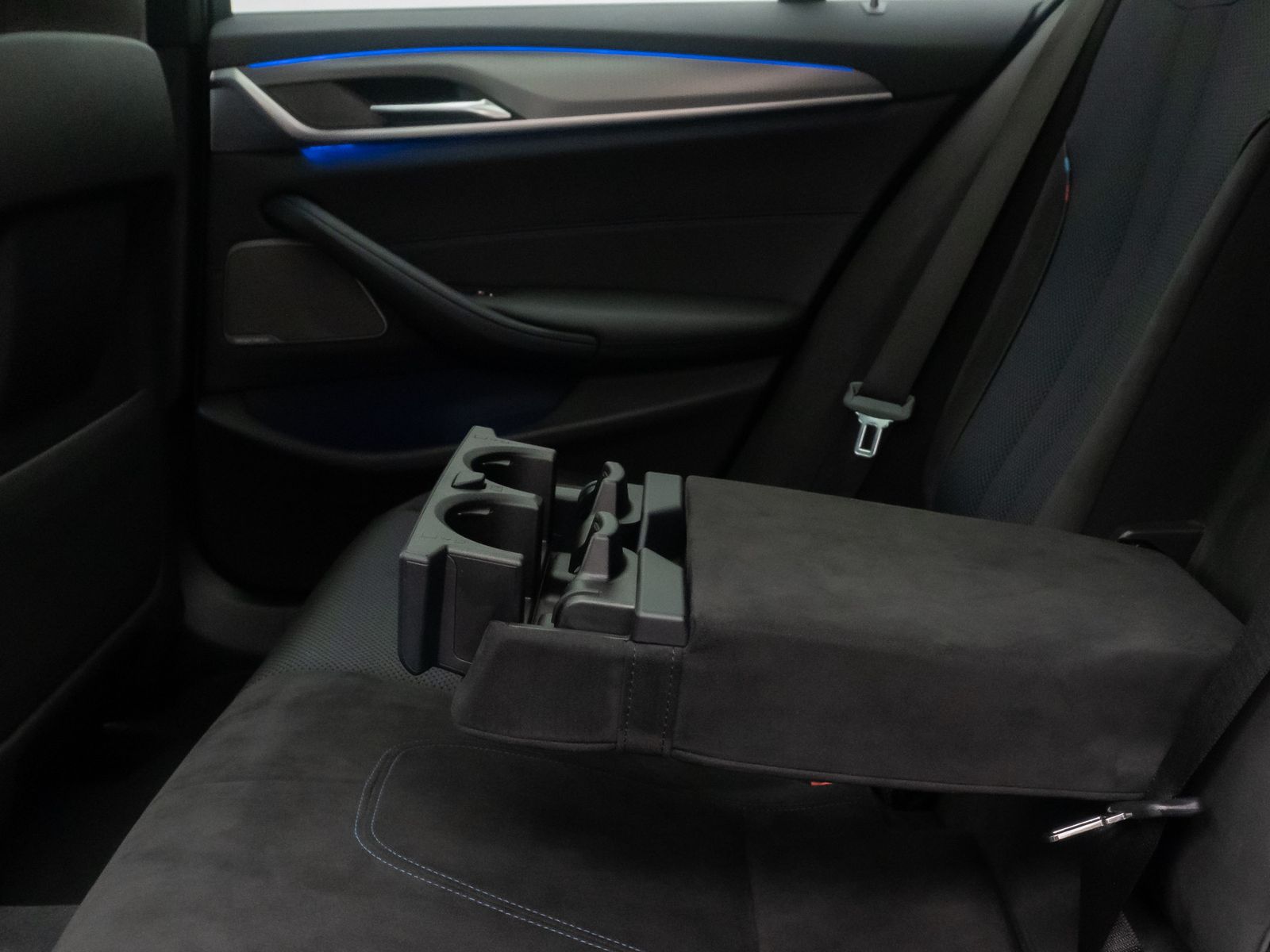 Fahrzeugabbildung BMW 530d M Sport 360°Komfort Panorama HUD DAB 20Zoll