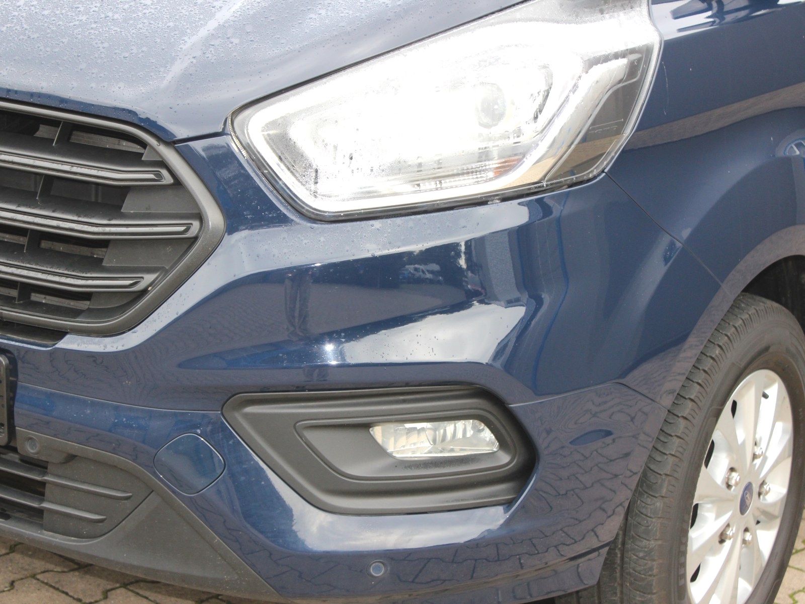 Fahrzeugabbildung Ford Transit Custom 320 L2 Trend 2,0 TDCi