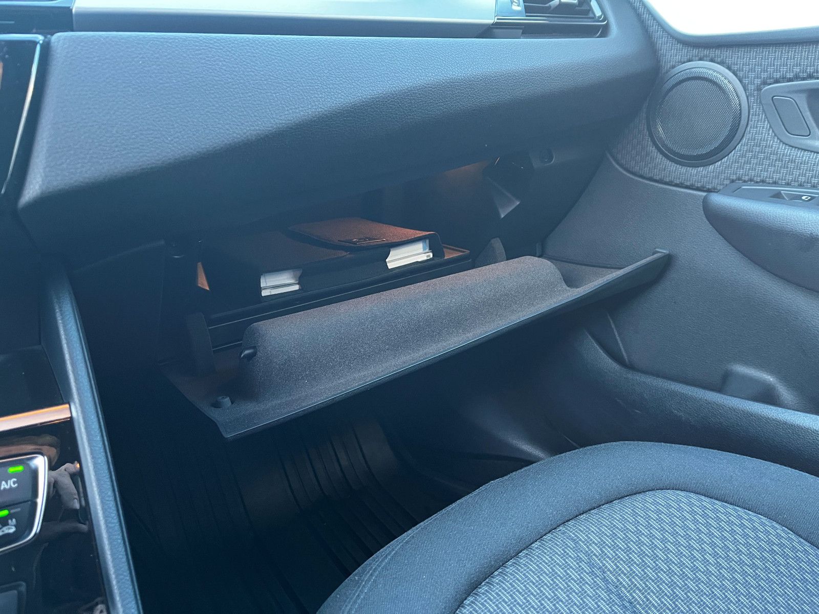 Fahrzeugabbildung BMW 218i Active Tourer PDC SHZ LM UVM
