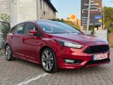 Ford Focus Lim. ST-Line 2HAND/TÜV NEU/KLIMA/NAVI - Ford Focus: Rot