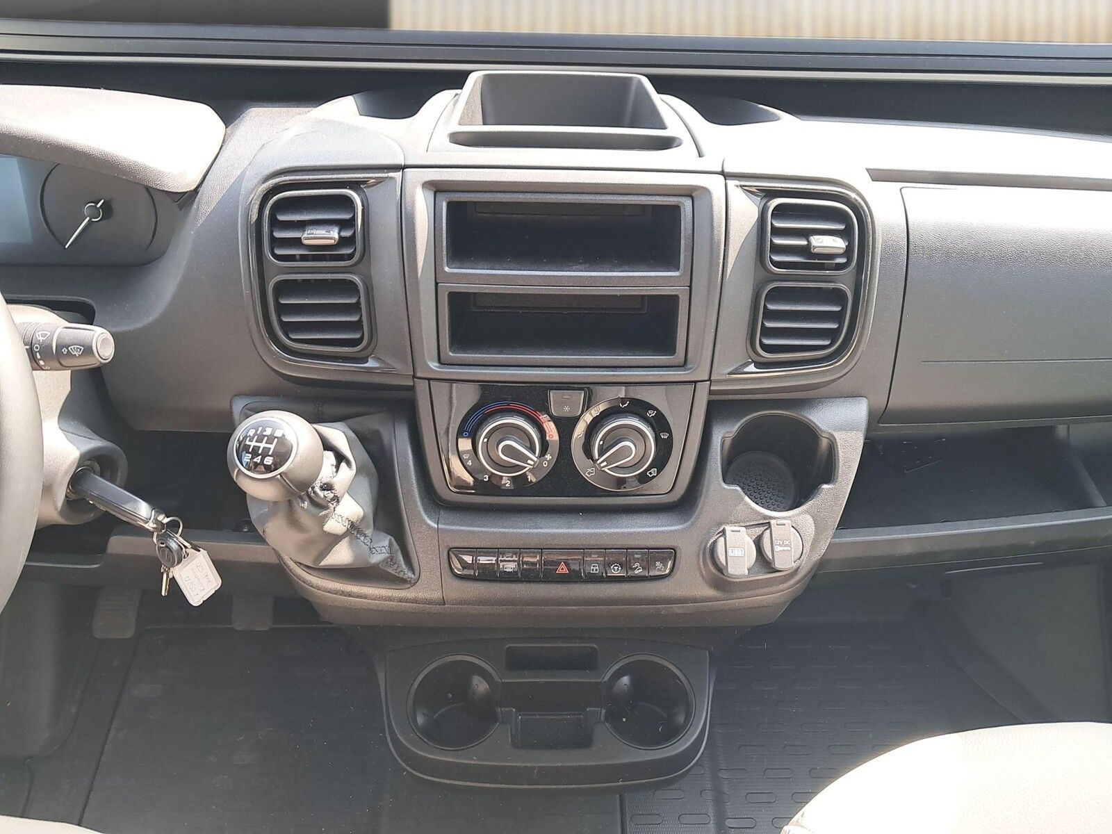 Fahrzeugabbildung Karmann Dexter DE 580 140 PS und Concept Paket