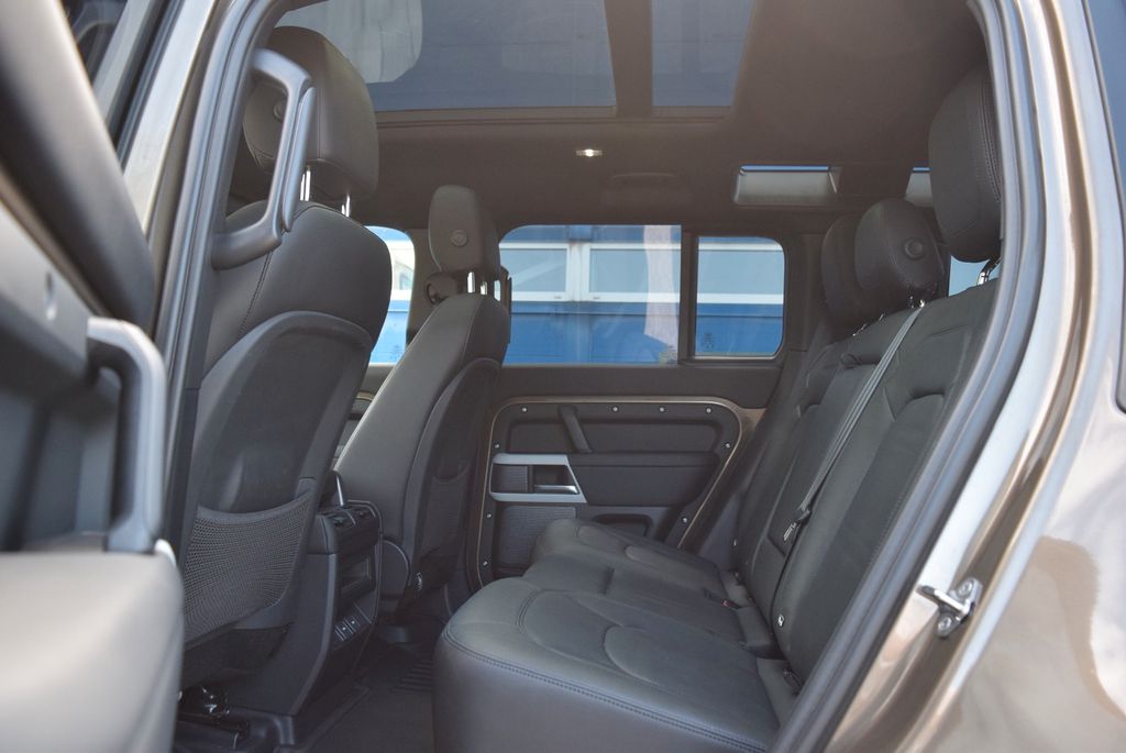 LAND-ROVER Defender 2024