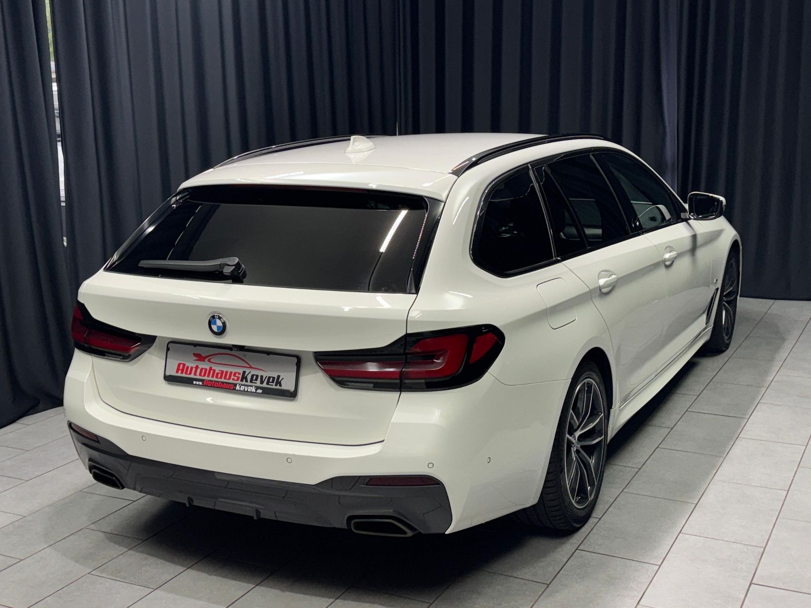 Fahrzeugabbildung BMW 530 d xDrive M Sport|360°|LASER|HUD|