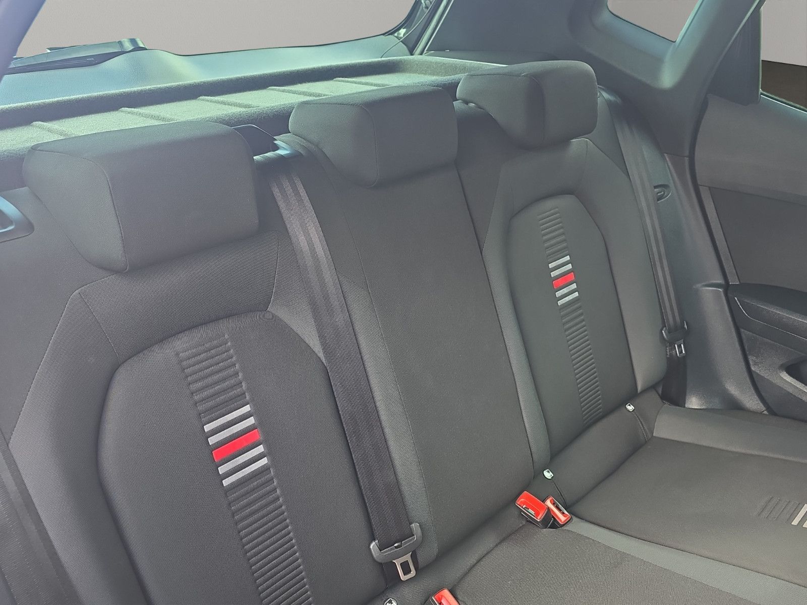 Fahrzeugabbildung SEAT Arona FR BUSINESS PAKET LED KAMERA NAVI AHK ACC