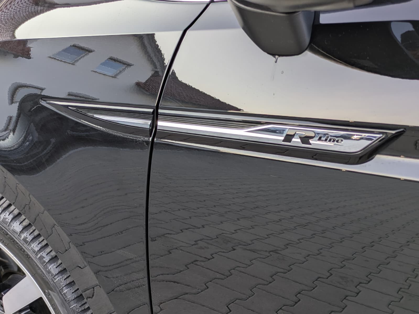 Fahrzeugabbildung Volkswagen Touran 2.0 DSG R-Line High. Pano 7-Si IQ.Dri AHK