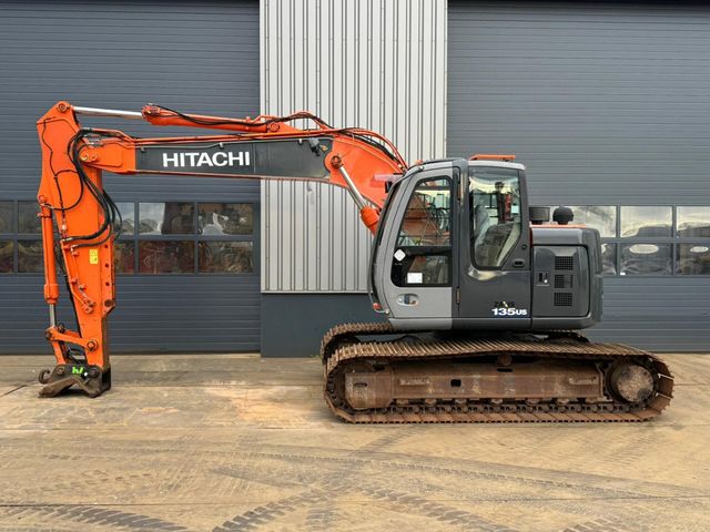 Hitachi ZX135US