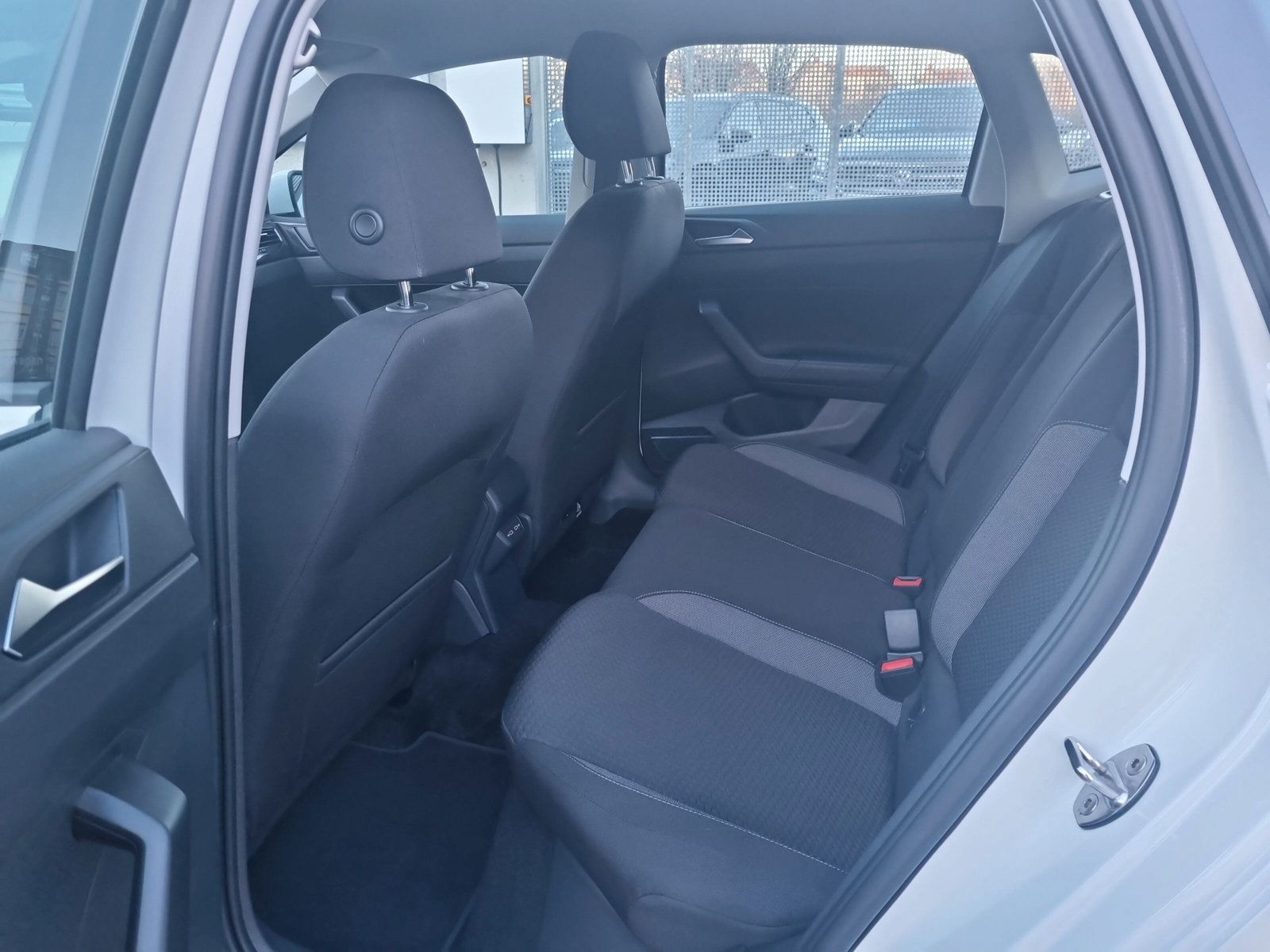 Fahrzeugabbildung Volkswagen Polo 1.0 MPI Life APP DAB PDC