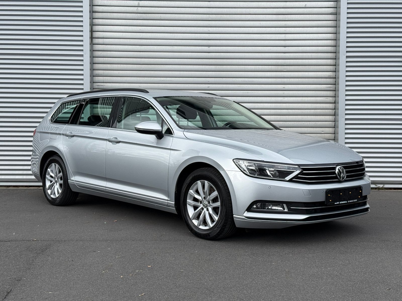 Fahrzeugabbildung Volkswagen Passat Comfortline DSG ACC Navi PDC SHZ Massage
