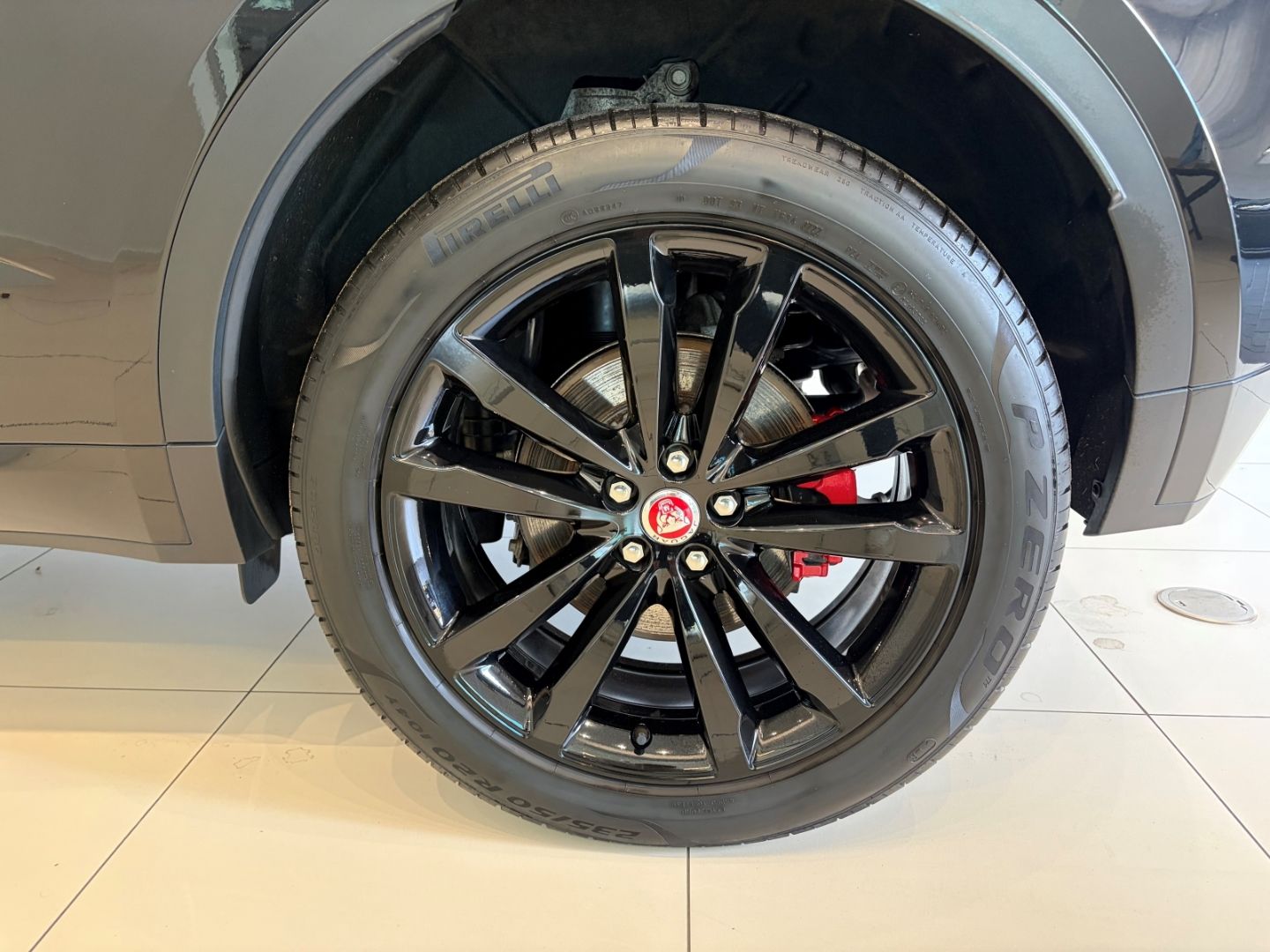 Fahrzeugabbildung Jaguar E-Pace R-Dynamic SE P300ePlug-In Hybrid Panorama