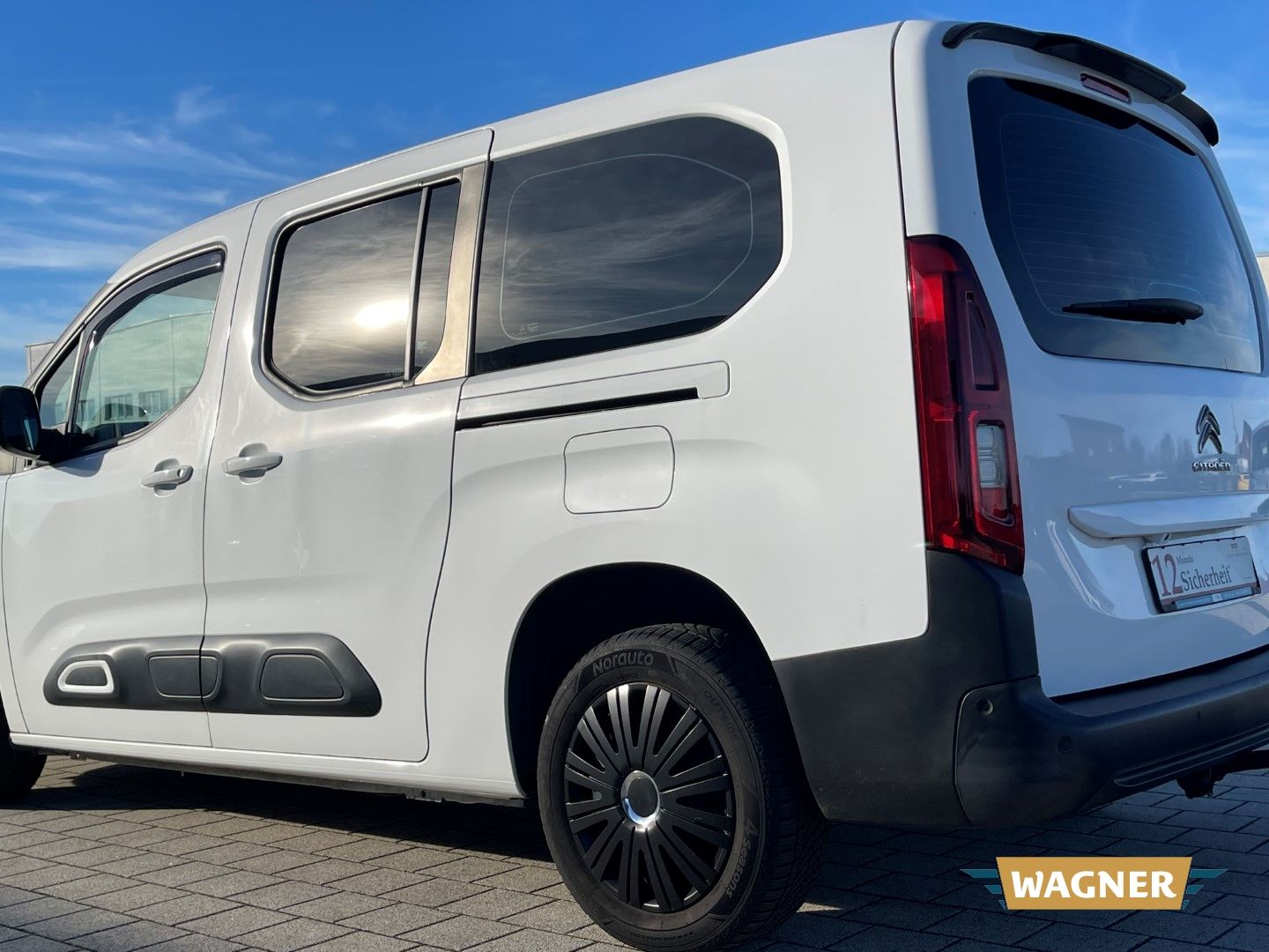 Fahrzeugabbildung Citroën Berlingo Feel XL Automatik Klimaautomatik