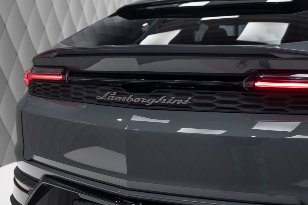 Urus 4.0 V8 SE GREY/ORANGE PANO B&O CARBON - Bild 11