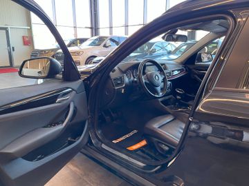 BMW X1 18 d xDrive *PANO*NAVI*PDC*AHK*TEMPOMAT*SHZ*