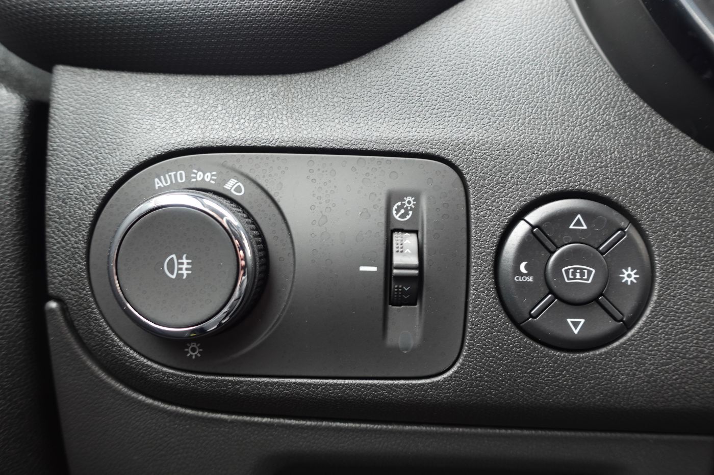 Fahrzeugabbildung Opel Crossland 1.2 Turbo Elegance HUD,KlimaA,LED,Navi