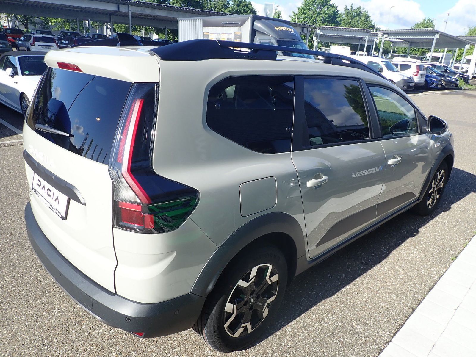 Fahrzeugabbildung Dacia Jogger Journey hybrid 155 7-Sitzer