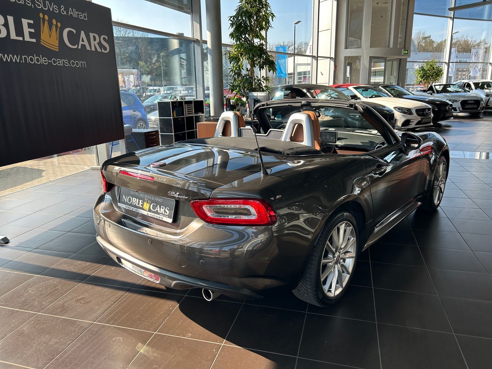 Fahrzeugabbildung Fiat 124 Spider Lusso BOSE RFK KLIMA NAVI SHZ